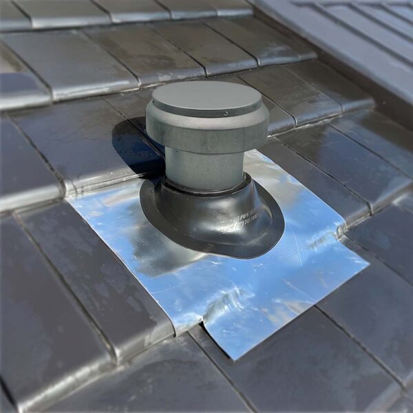 alpint_ventilation-compact_roof_vent-galvanised-tiled-roof_insitu-2